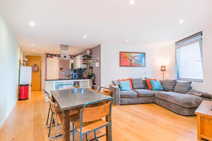 2 Bedroom Flat To Rent In Altyre Road, Central Croydon, Croydon, CR0