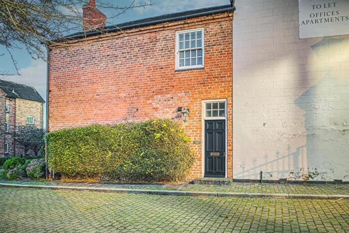 2 Bedroom House To Rent In Horninglow Street, Burton, DE14
