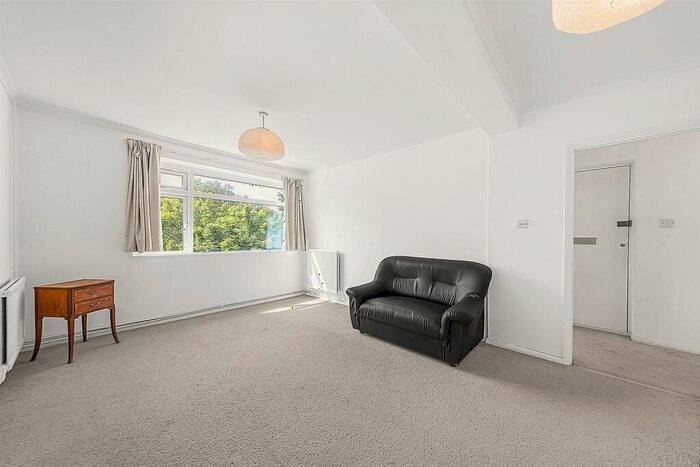 2 Bedroom Flat To Rent In Talfourd Road, London, SE15