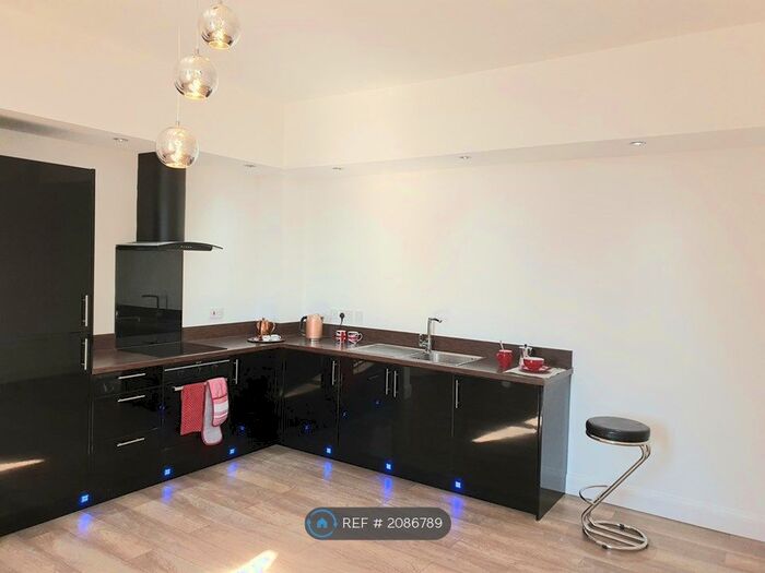 1 Bedroom Flat To Rent In Chapel Court, Bromsgrove, B61