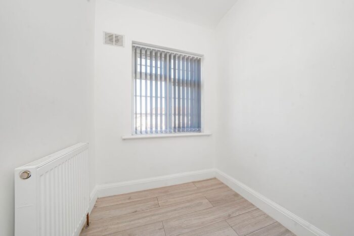 4 Bedroom Terraced House To Rent In Ascot Gardens, Southall, UB1