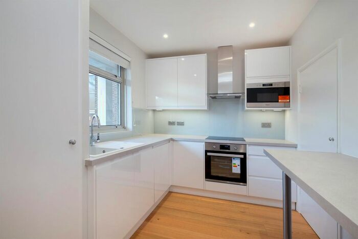 3 Bedroom Flat To Rent In Lainson Street, London, SW18