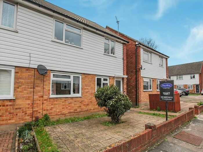 2 Bedroom Flat To Rent In Stonefield Close, Bexleyheath, Kent, DA7
