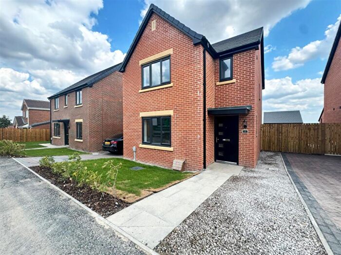 3 Bedroom Detached House To Rent In Hickory Mews, Morley, Leeds, LS27