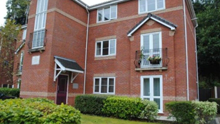 2 Bedroom Flat For Sale In Summerlea Close, Macclesfield, SK10
