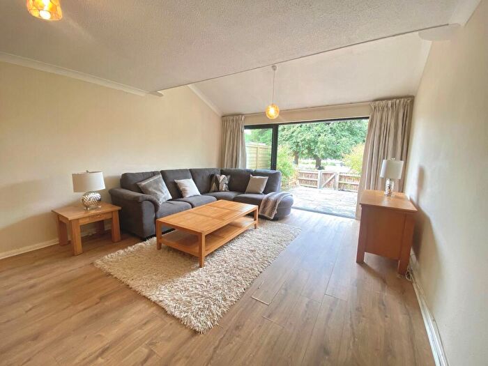 4 Bedroom Terraced House To Rent In Cardinal Close, Caversham, RG4