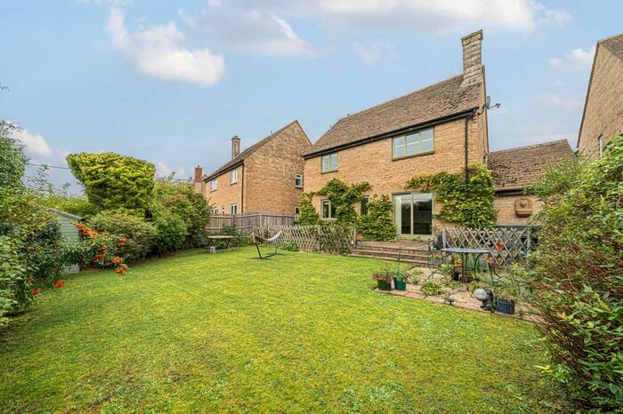 4 Bedroom Detached House For Sale In Chadlington, Oxfordshire, OX7