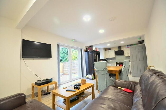 5 Bedroom End Of Terrace House To Rent In Cadnam Close, Birmingham B17