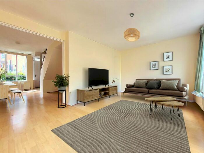 3 Bedroom Flat To Rent In Belsize Park, London, NW3