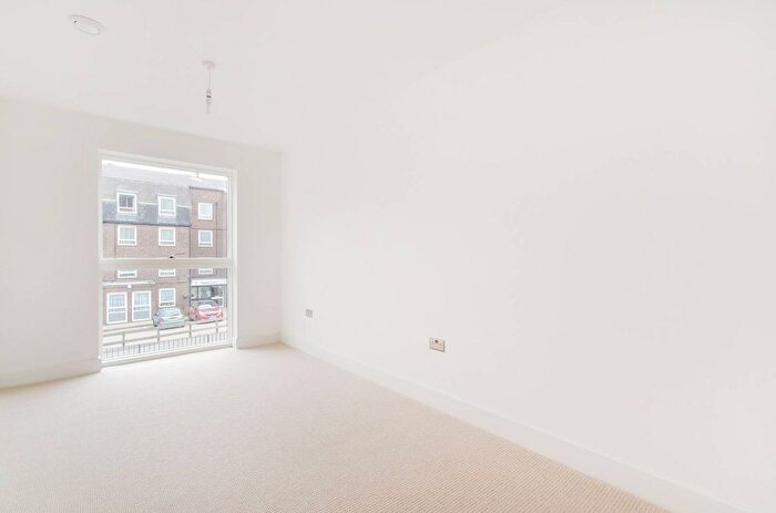 2 Bedroom Flat To Rent In Lyon Square, Harrow, HA1