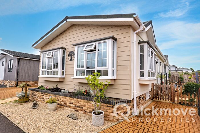 2 Bedroom Park Home For Sale In Andover, Hampshire, SP11