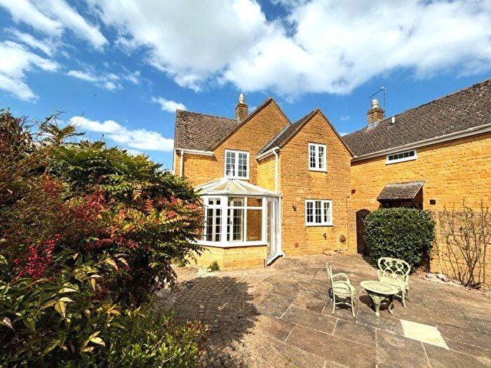 2 Bedroom End Of Terrace House For Sale In High Street, Broadway, Worcestershire, WR12