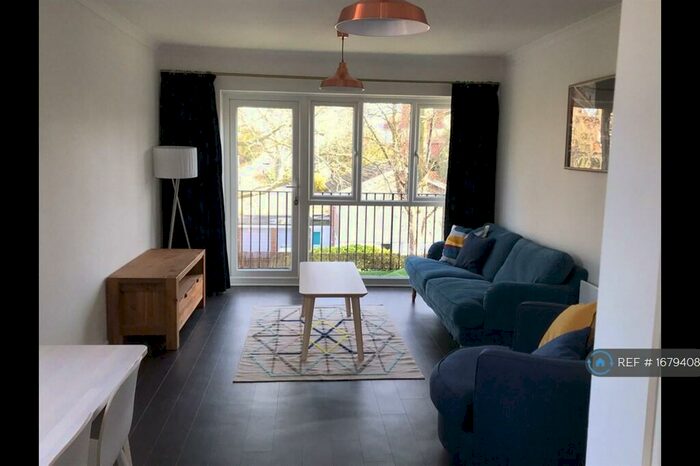 2 Bedroom Flat To Rent In Hazel Court, Hitchin, SG4