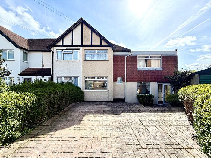 3 Bedroom End Terrace House For Sale In Clippesby Close, Chessington, Surrey., KT9