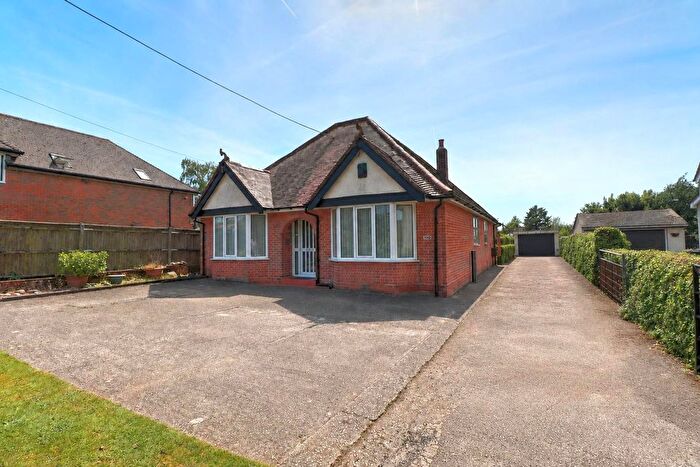 4 Bedroom Detached Bungalow For Sale In Botley Road, North Baddesley, Hampshire, SO52