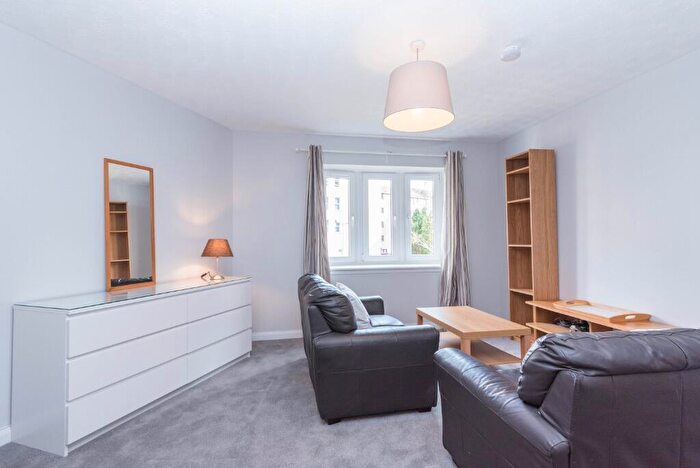 2 Bedroom Flat To Rent In Murieston Lane, Dalry, Edinburgh, EH11