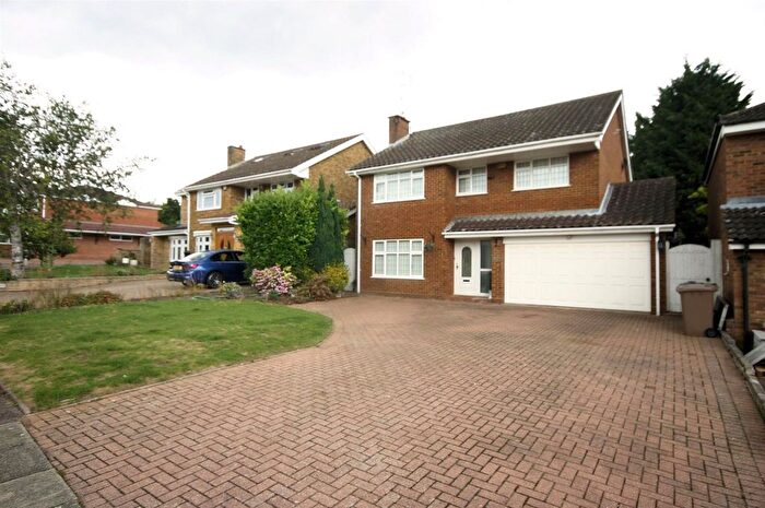 4 Bedroom Detached House To Rent In Old Bedford Road, Luton, LU2