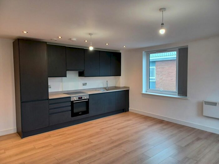 2 Bedroom Flat To Rent In Carrs Road, Cheadle, SK8