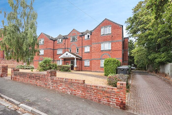 2 Bedroom Flat For Sale In Mayfield Road, Worcester, Worcestershire, WR3