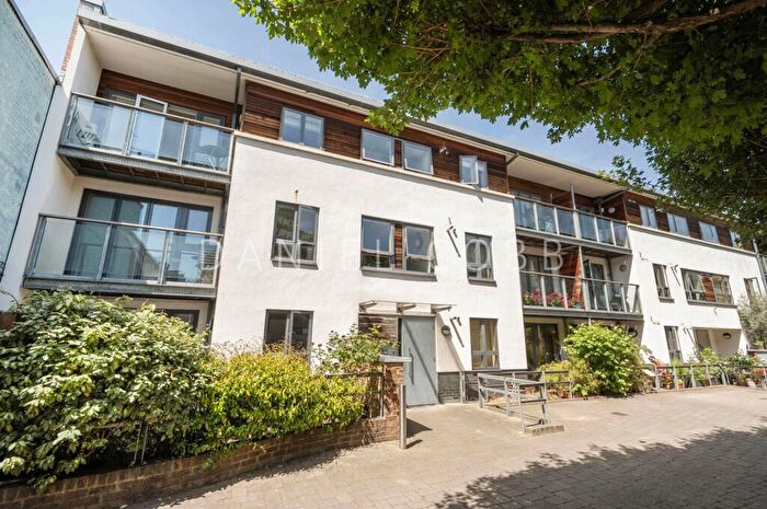 1 Bedroom Flat For Sale In Stannary Place, London, SE11