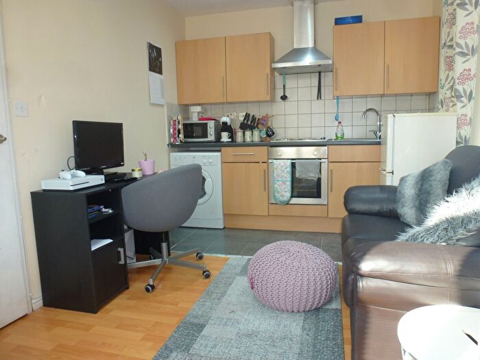 1 Bedroom Flat To Rent In Robert Street, Cathays, Cardiff, Cardiff, CF24