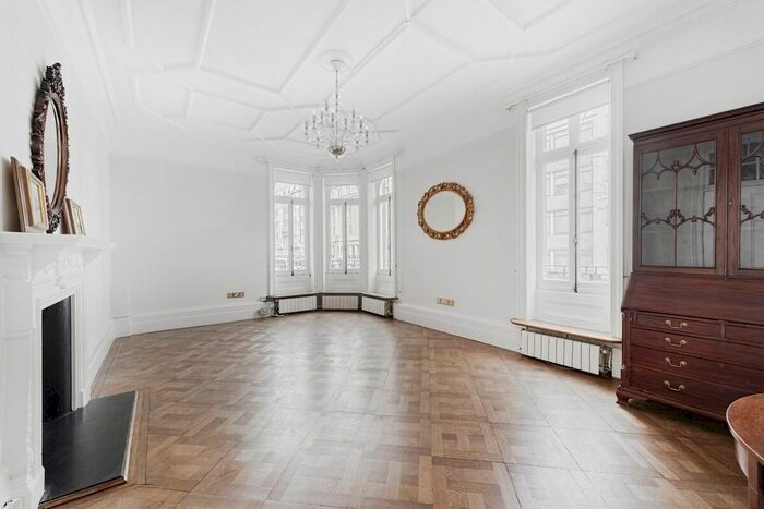 4 Bedroom Flat To Rent In Sloane Street, Knightsbridge, SW1X