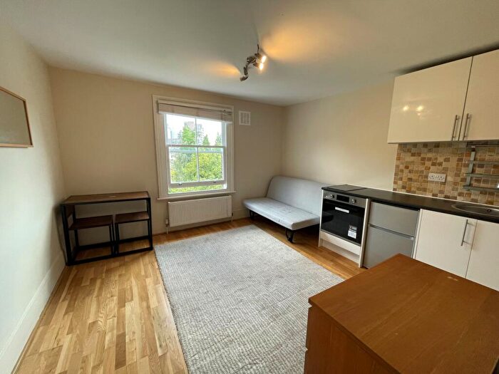 Flat To Rent In Alexandra Grove, Finsbury Park, N4