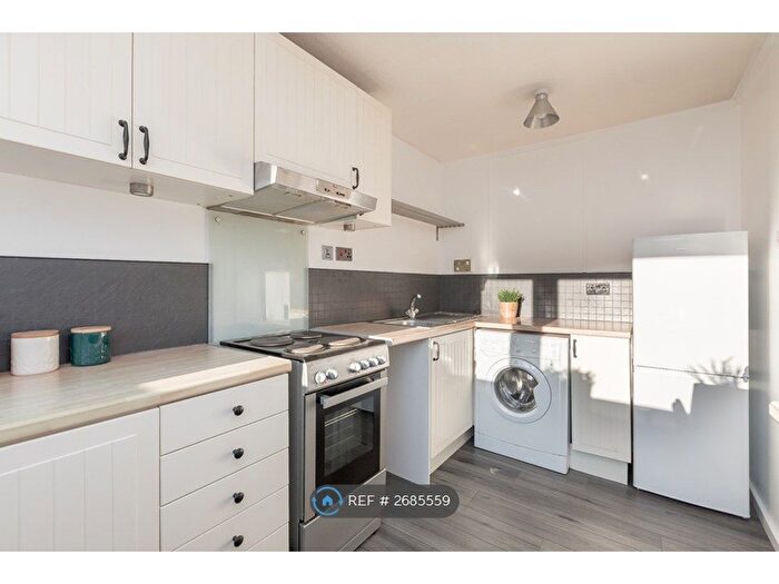 2 Bedroom Flat To Rent In Coillesdene House, Edinburgh, EH15