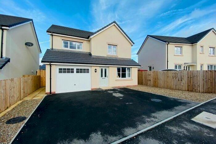 3 Bedroom Detached House To Rent In Gerddi Lingfield, Whitland, SA34