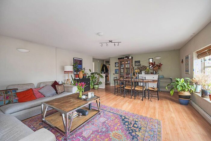 3 Bedroom Flat To Rent In Prince Edward Road, Hackney Wick, London, E9