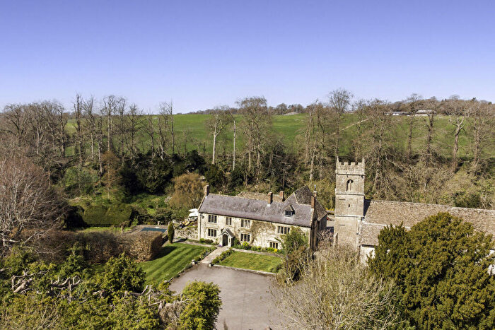 6 Bedroom Detached House For Sale In The Street, Calne, SN11