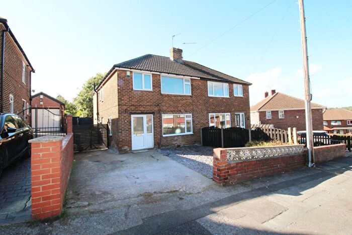 4 Bedroom Semi-Detached House To Rent In West Hill, Rotherham, S61