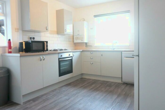 4 Bedroom Flat To Rent In North Road West, Plymouth, Devon, PL1