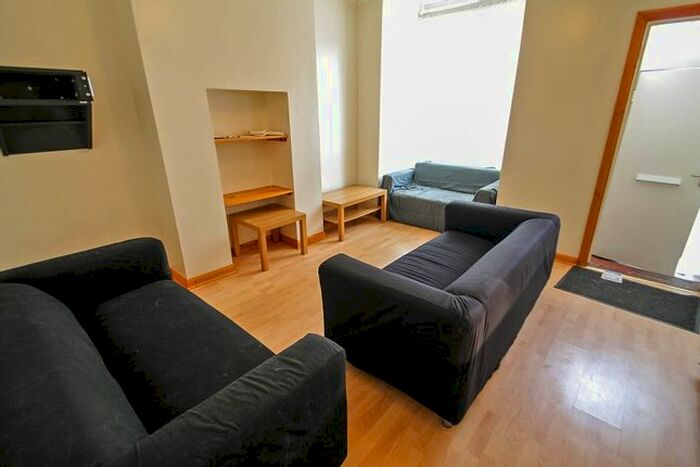 6 Bedroom Terraced House To Rent In Burchett Terrace, Leeds, LS6