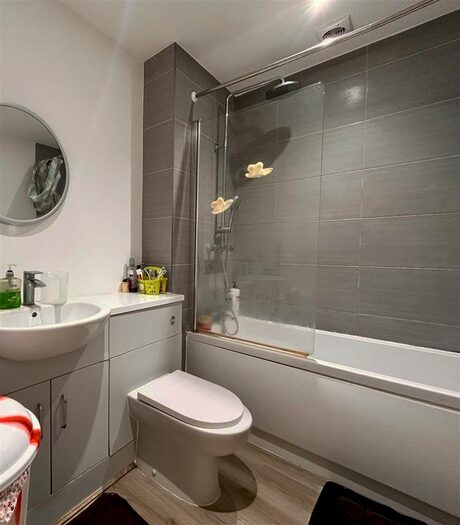 2 Bedroom Flat To Rent In Station Approach, Ashford, TW15