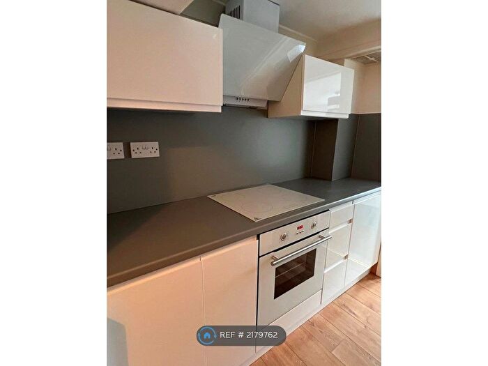 Studio To Rent In Hounslow, Hounslow, TW3