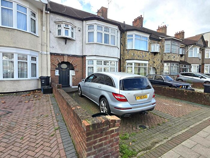3 Bedroom Terraced House To Rent In Eastern Avenue, IG2