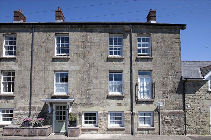 2 Bedroom Maisonette For Sale In Lyons Walk, Shaftesbury, Dorset, SP7