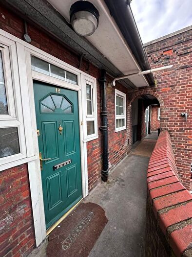 4 Bedroom Flat To Rent In Monkton House, London, London, London, E5