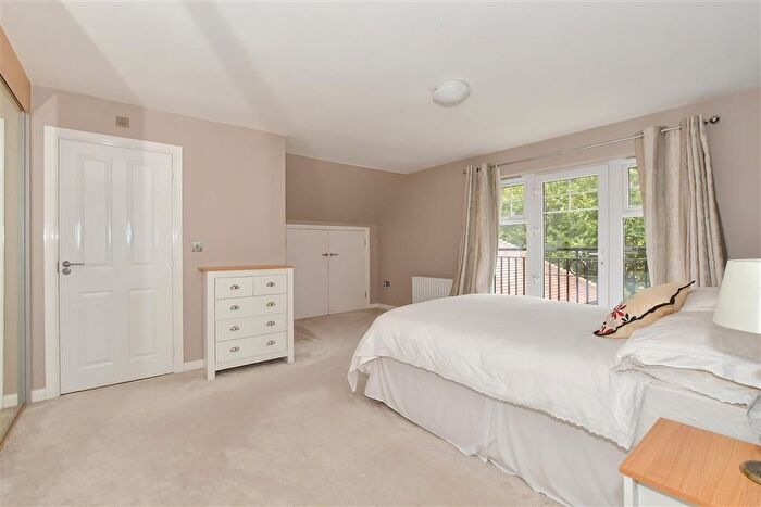 5 Bedroom Detached House For Sale In Rainbow Field, Faygate, Horsham, West Sussex, RH12