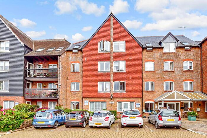 1 Bedroom Flat For Sale In Queen Street, Arundel, West Sussex, BN18