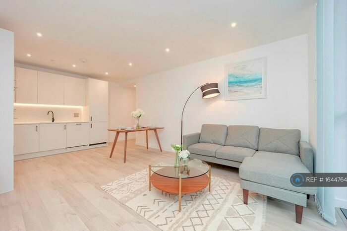 2 Bedroom Flat To Rent In Coster Avenue, London, N4