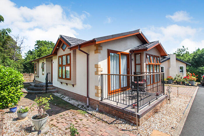 2 Bedroom Park Home For Sale In Felmersham Road, Radwell, MK43