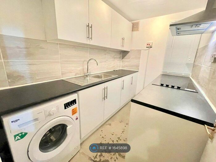 3 Bedroom Terraced House To Rent In London Road, Chippenham, SN15