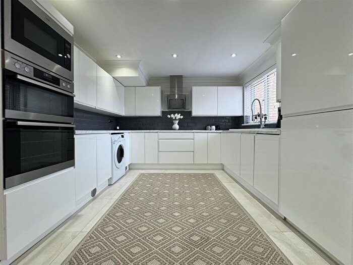 3 Bedroom Terraced House For Sale In Meadgate, Pitsea, Basildon, SS13