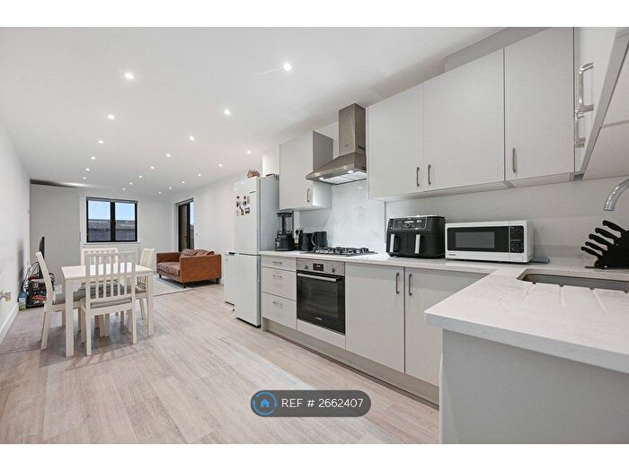 2 Bedroom Flat To Rent In Rosslyn Crescent, Harrow, HA1