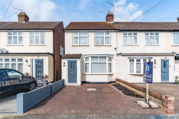 2 Bedroom End Of Terrace House For Sale In Recreation Avenue, Romford, RM7