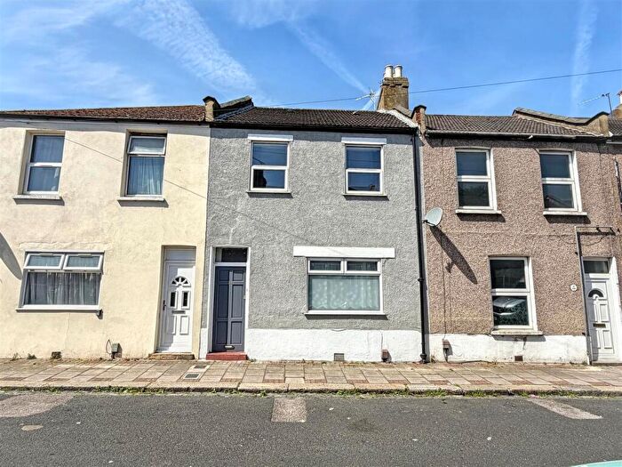 3 Bedroom Terraced House For Sale In Swete Street, London, E13