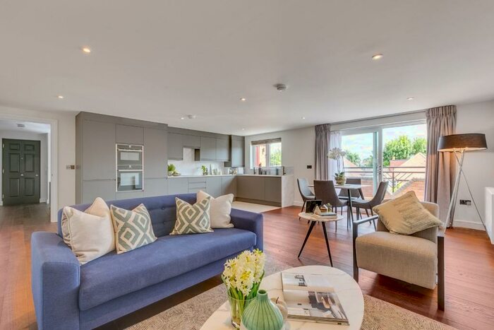 2 Bedroom Apartment To Rent In Oakview Lodge, Beechcroft Avenue, Golders Green, NW11