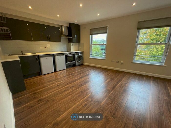 2 Bedroom Maisonette To Rent In High Street, London, N8